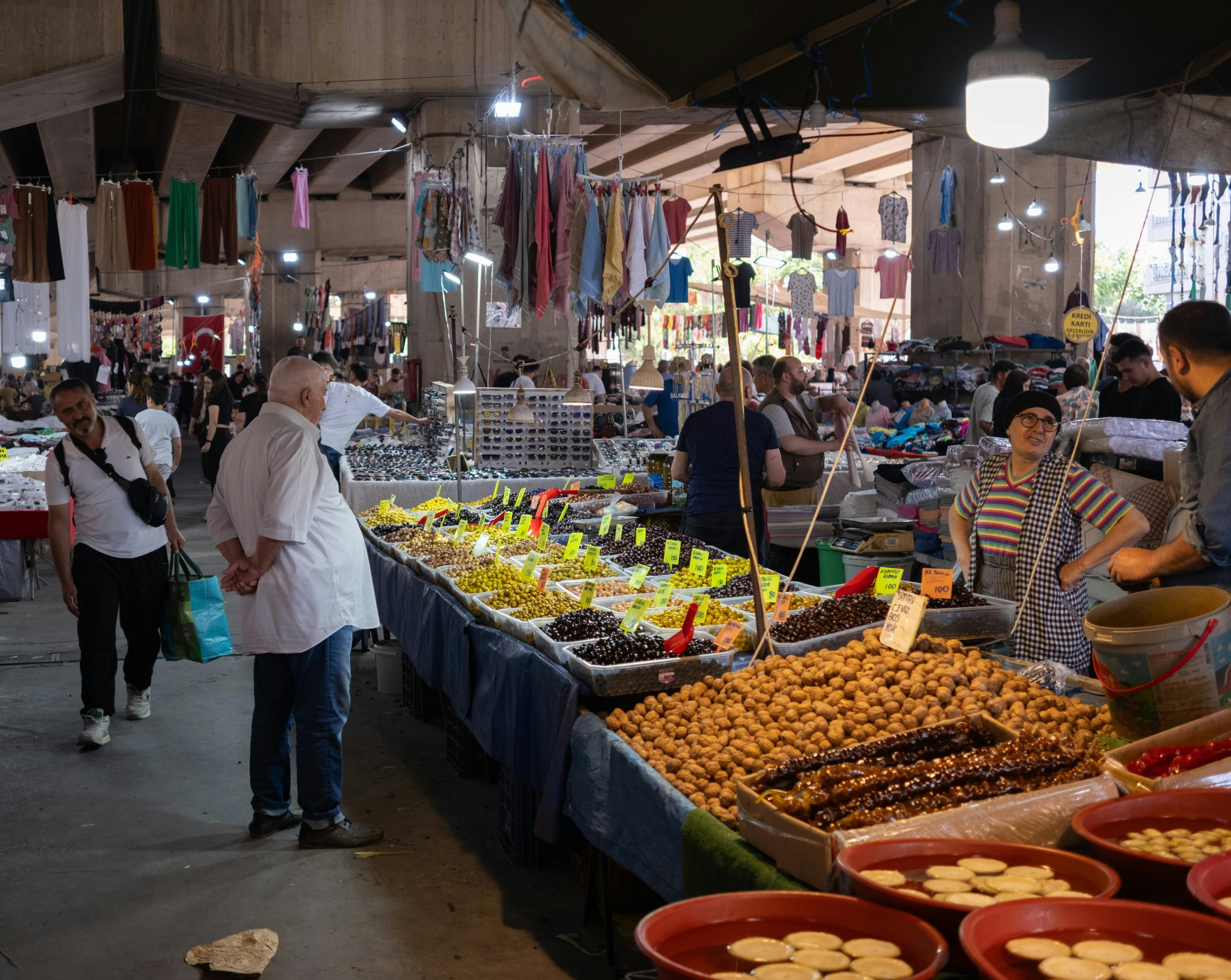 Understanding Cultural Differences In Shopping Experiences Globally