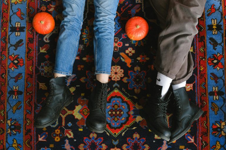 Shopping for Home Decor That Matches Seasonal Trends